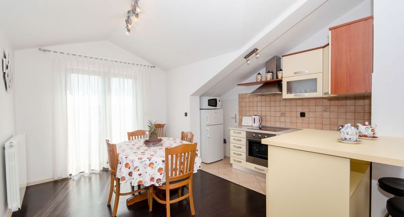 Apartman pro 4 os. se 2 ložnicemi s panoramou v podkroví - Apartmani Nimčević Rovinj, foto 1