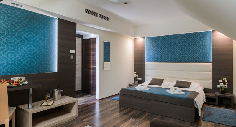 Deluxe Pokoj pro 2 os. v podkroví - Hotel Villa Völgy Eger, foto 1