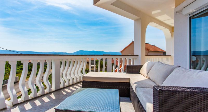 Family Rekreační dům (jako celek) pro 6 os. s výhledem na moře - Holiday home Nika Linardići, foto 1