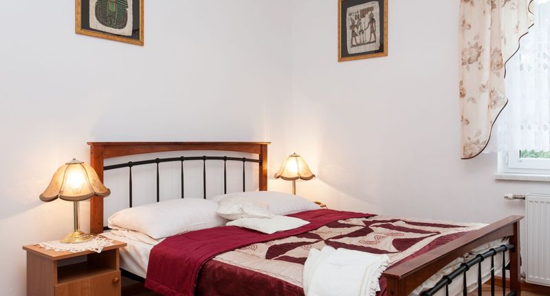 Pokoj s koupelnou s manželskou postelí na přízemí - Villa Ula Pobierowo, foto 1