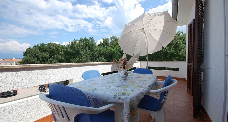 Apartman s klimatizací pro 4 os. se 2 ložnicemi na poschodí - Apartment Brusic Malinska Krk, foto 1