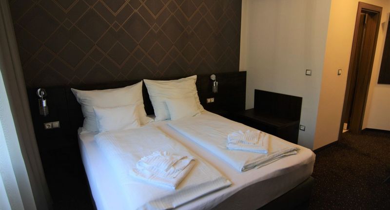 Pokoj s manželskou postelí - Vácz Hotel Vác, foto 1