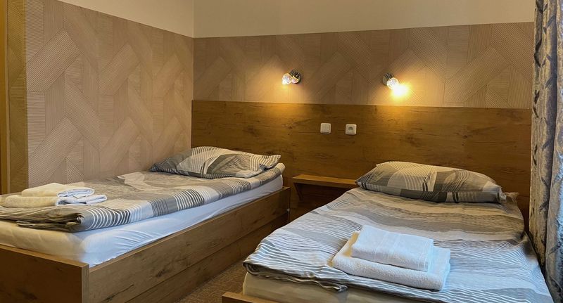 Standard Pokoj se sprchou pro 2 os. - HOTEL HERMAN Rychnov nad Kněžnou, foto 1