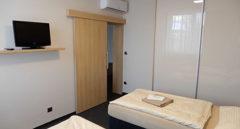 Superior Apartman se sprchou pro 2 os. s 1 ložnicí - Hotel OTAVARENA Písek, foto 1