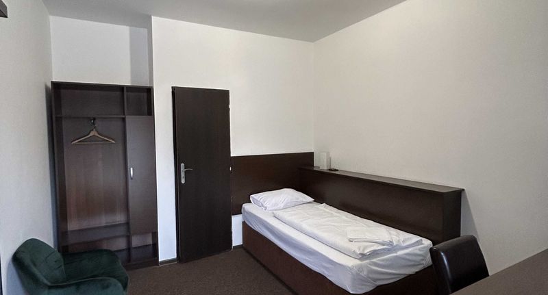 Pokoj se sprchou pro 1 os. - Motel R10 Mladá Boleslav, foto 8