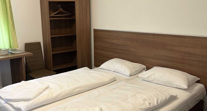 Pokoj se sprchou pro 2 os. - Motel R10 Mladá Boleslav, foto 14