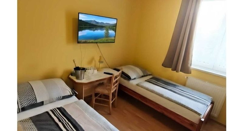 Pokoj se sprchou pro 2 os. - Penzion - Restaurace Kozabar Luby, foto 1