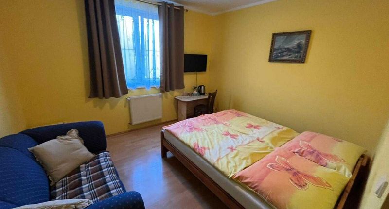 Pokoj se sprchou s manželskou postelí - Penzion - Restaurace Kozabar Luby, foto 1