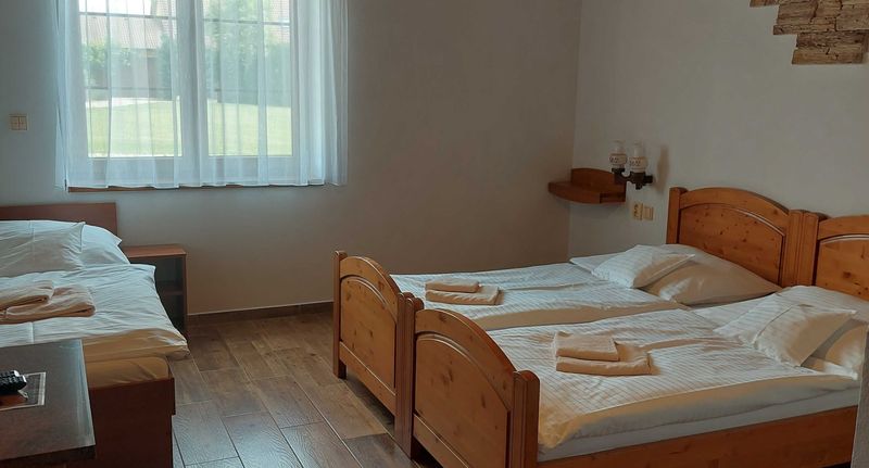 Pokoj pro 3 os. - Hotel Tři Věžičky Střítež, foto 1