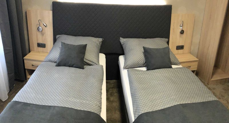 Pokoj se sprchou pro 2 os. - Penzion Ema B&B (Kubíček) Prostějov, foto 1