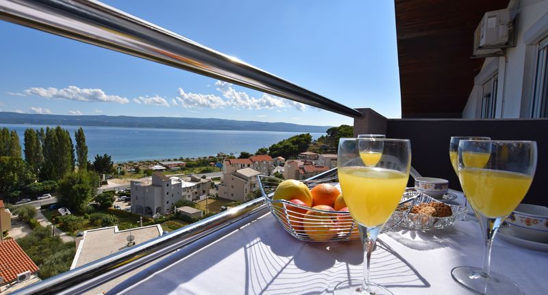Apartman pro 8 os. se 4 ložnicemi - Apartments Ana Omis, foto 1