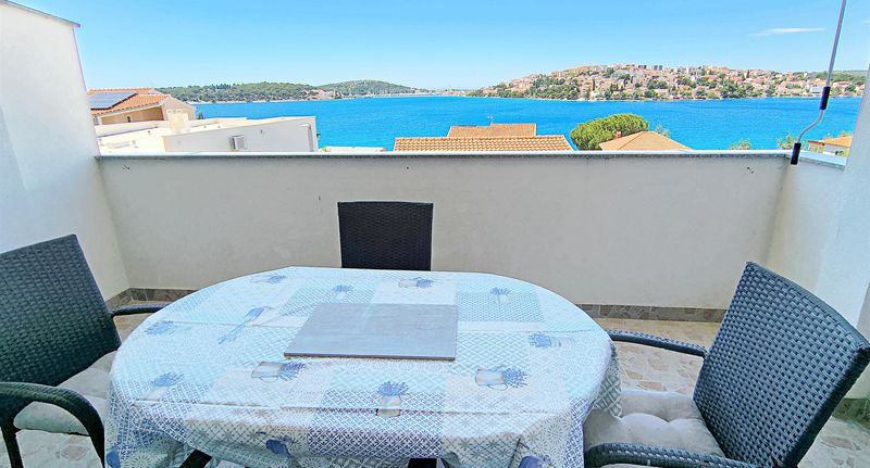 Apartman pro 5 os. se 3 ložnicemi - Apartments Markovic Rogoznica, foto 1