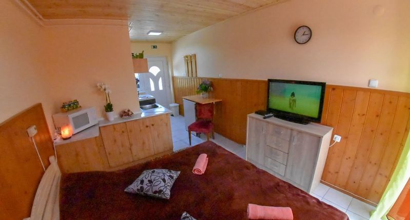 Apartman pro 2 os. s 1 ložnicí s výhledem na park na poschodí - Katica Apartman Bogács, foto 1