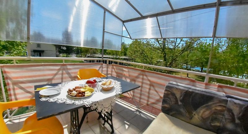 Apartman pro 4 os. se 2 ložnicemi s výhledem na park na poschodí (s možností přistýlky) - Katica Apartman Bogács, foto 1
