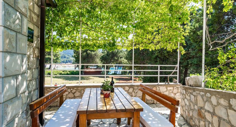 Apartman s klimatizací s terasou pro 4 os. s 1 ložnicí A-10233-c - Apartments By The Sea Žuljana, Pelješac - 10233 Žuljana, foto 1