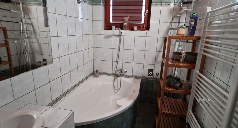 Chata (jako celek) pro 6 os. na přízemí celý Dům - Afra Apartman Balatonfenyves, foto 1