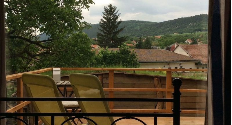 Romantik Apartman pro 4 os. s 1 ložnicí s výhledem na hory - Mohatetős Lombház Üröm, foto 1