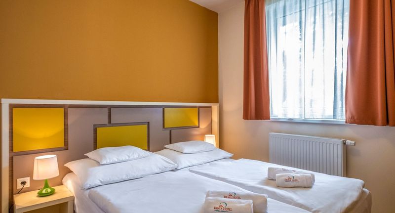 Jednoložnicový rodinný apartmán 100 metrů od hlavní budovy Apartman pro 2 os. s 1 ložnicí (s možností přistýlky) - Dráva Hotel Thermal Resort Harkány, foto 1