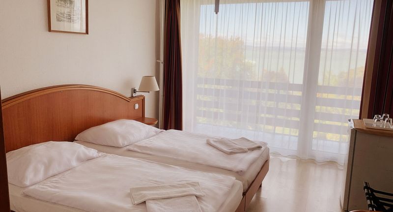 Standard Plus Apartman pro 4 os. se 2 ložnicemi s výhledem na jezero (s možností přistýlky) - Riviéra Park Hotel Balatonföldvár, foto 1