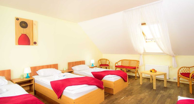 Pokoj se sprchou pro 5 os. - HOTEL STARÝ PIVOVAR Praha, foto 1