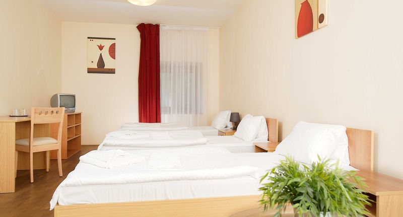 Family Pokoj se sprchou pro 8 os. - HOTEL STARÝ PIVOVAR Praha, foto 1