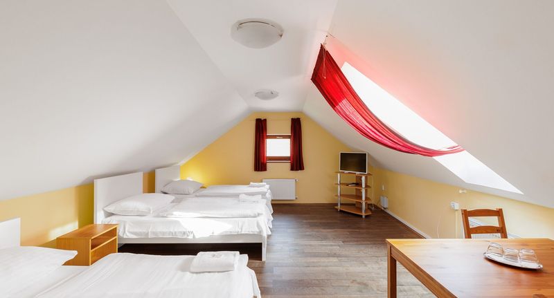 Economy Pokoj se společnou koupelnou pro 3 os. - HOTEL STARÝ PIVOVAR Praha, foto 1