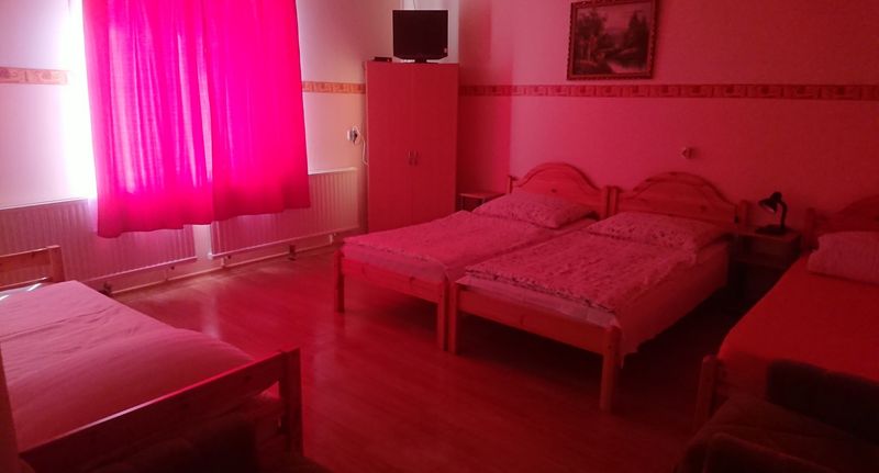 Pokoj pro 4 os. (s možností přistýlky) - Platán Vendégház Ópusztaszer, foto 1