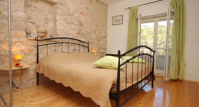Apartman s terasou pro 5 os. se 2 ložnicemi A-8801-d - Seaside Secluded Apartments Cove Karkavac - Šćedro, Hvar - 8801 Karkavac - Šćedro, foto 1