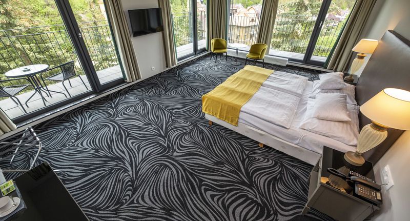 Pokoj s terasou s manželskou postelí s panoramou - Carlsbad INN hotel & apartments, foto 1