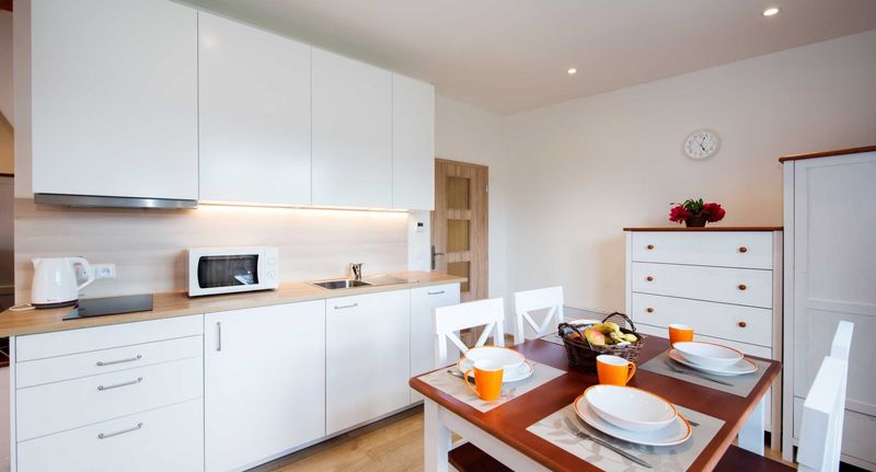 Apartman se sprchou s privátní koupelnou mimo apartmán pro 2 os. (s možností přistýlky) - Apartmány Tina a Zdenka - Stožec, foto 1