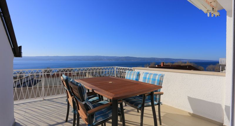 Apartman s klimatizací s terasou pro 4 os. se 2 ložnicemi A-16406-b - Apartments By The Sea Duće, Omiš - 16406 Duće, foto 1