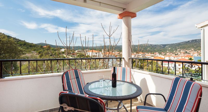 Apartman s klimatizací s terasou pro 5 os. s 1 ložnicí A-16928-a - Apartments By The Sea Vinišće, Trogir - 16928 Vinišće, foto 1