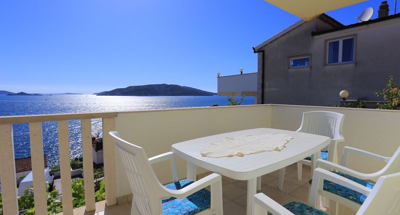 Apartman s klimatizací s terasou pro 4 os. s 1 ložnicí A-17232-a - Apartments By The Sea Okrug Donji, Čiovo - 17232 Okrug Donji, foto 1