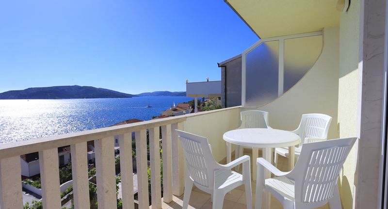 Apartman s klimatizací s terasou pro 4 os. se 2 ložnicemi A-17232-b - Apartments By The Sea Okrug Donji, Čiovo - 17232 Okrug Donji, foto 1