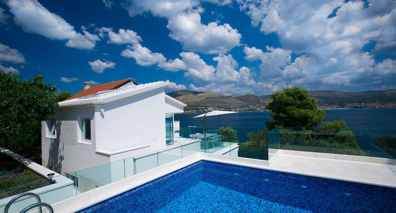 Apartman s klimatizací s terasou pro 9 os. se 3 ložnicemi K-17587 - Seaside Family Friendly House With A Swimming Pool Okrug Donji, Čiovo - 17587 Okrug Donji, foto 1