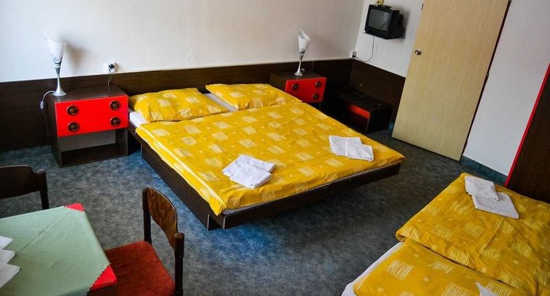 Pokoj se sprchou pro 3 os. - Hotel Krakonoš Rokytnice nad Jizerou, foto 1