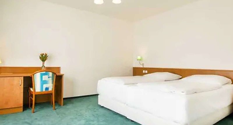 Apartman s balkónem pro 2 os. s 1 ložnicí - HOTEL DVOŘÁK České Budějovice, foto 1