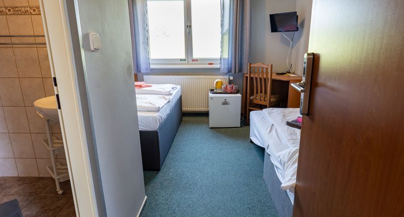 Pokoj s klimatizací s manželskou postelí na poschodí (s možností přistýlky) - Pension & restaurant Silma w/ wellness Rychvald, foto 1