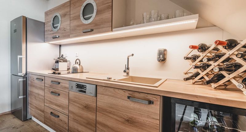 Deluxe Apartman pro 4 os. se 2 ložnicemi s výhledem na jezero - Hotel Resort Relax, foto 1