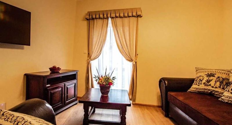 Apartman s koupelnou s terasou s manželskou postelí s 1 ložnicí - Residence Tvrz Skočice, foto 1