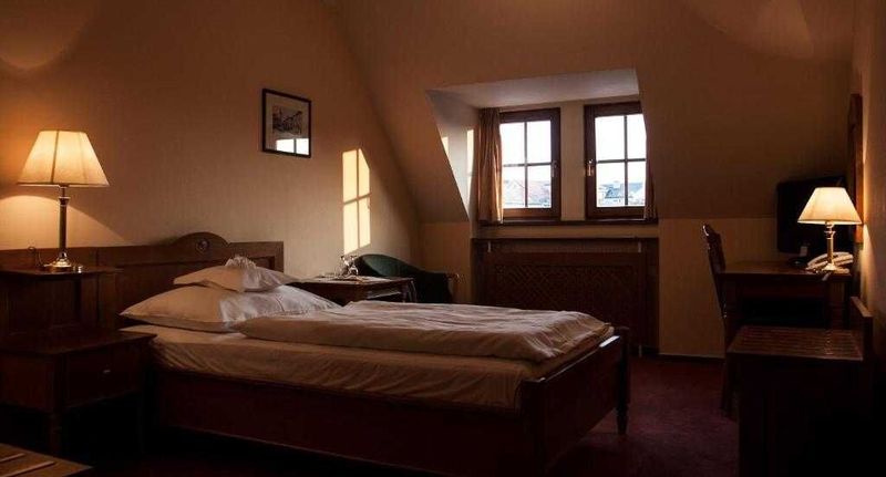 Pokoj s klimatizací se sprchou pro 1 os. - HOTEL SLUNCE Uherské Hradiště, foto 1