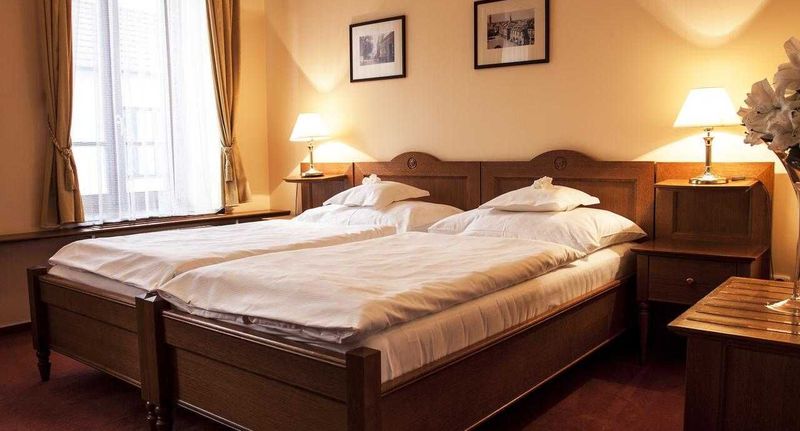 Pokoj s klimatizací se sprchou pro 1 os. - HOTEL SLUNCE Uherské Hradiště, foto 5