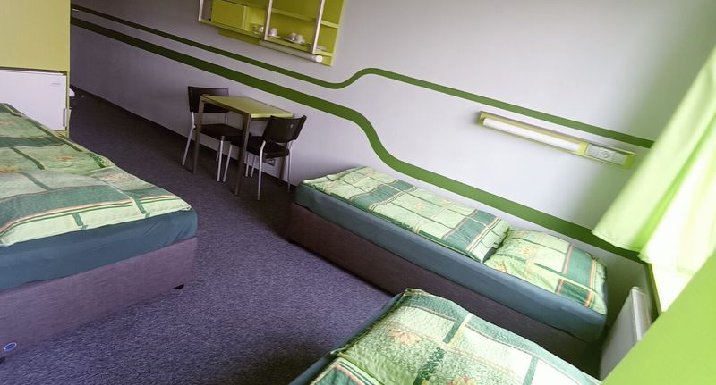 Pokoj s klimatizací se sprchou pro 5 os. - Barleyhotel Praha, foto 1