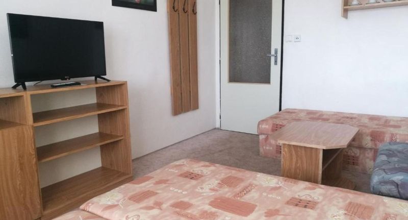 Pokoj se sprchou s vlastní kuchyňkou pro 6 os. - Pension Sport Malá Morava, foto 1