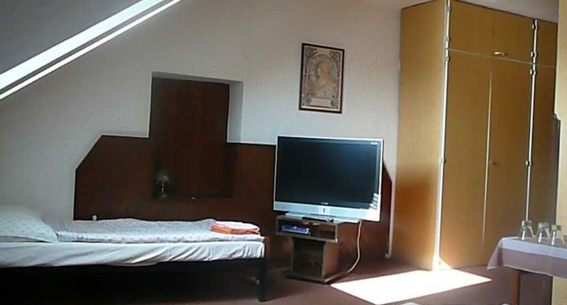 Pokoj se sprchou pro 4 os. - Restaurace a penzion U Vítovců Sušice, foto 1