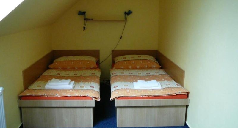 Pokoj se sprchou pro 1 os. - SPORTHOTEL RELAX Veletov, foto 1
