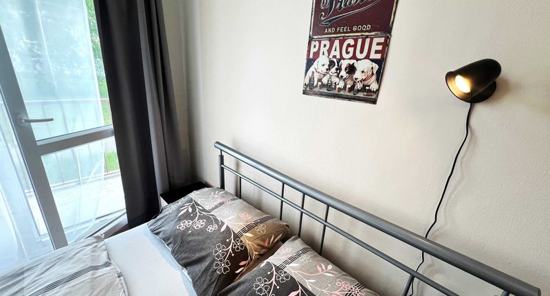 Pokoj s balkónem se sprchou s manželskou postelí - Penzion Rohožník Praha, foto 1