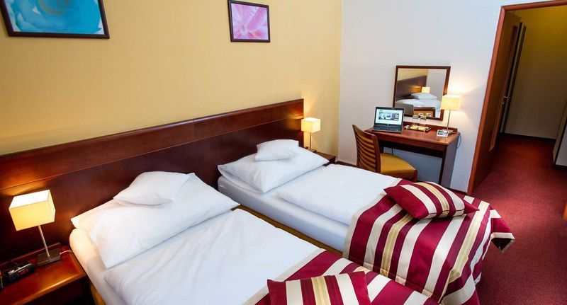 Pokoj s klimatizací se sprchou s manželskou postelí - HOTEL PETR Praha, foto 1