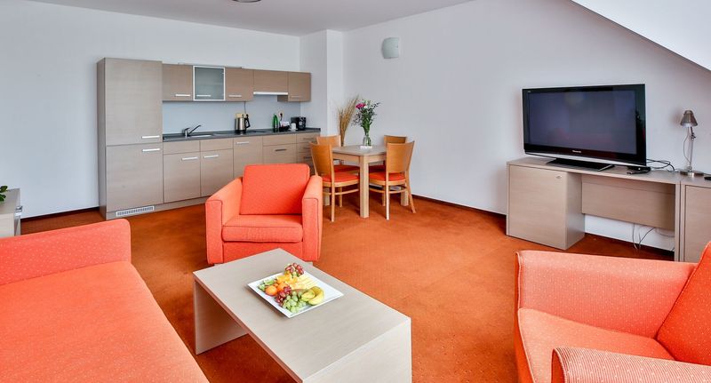 Apartman se sprchou s vlastní kuchyňkou pro 2 os. s 1 ložnicí (s možností přistýlky) - LH Parkhotel Congress & Wellness Hluboká nad Vltavou, foto 1