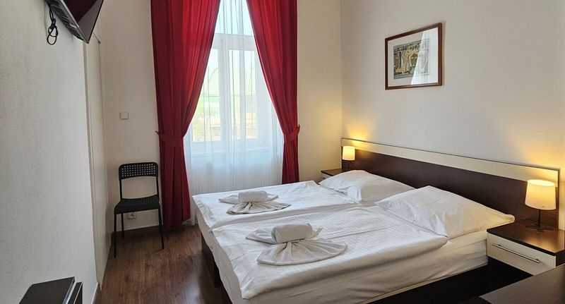 Pokoj se sprchou s manželskou postelí celý Dům - Residence Vysta Praha, foto 14